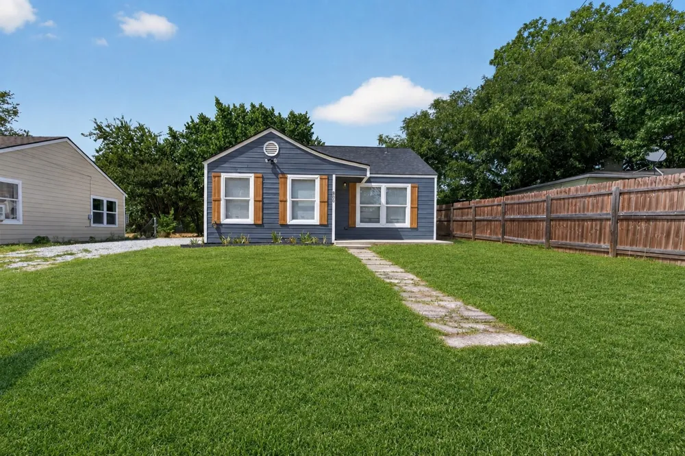 805 Adkins Street Bowie, TX 76230