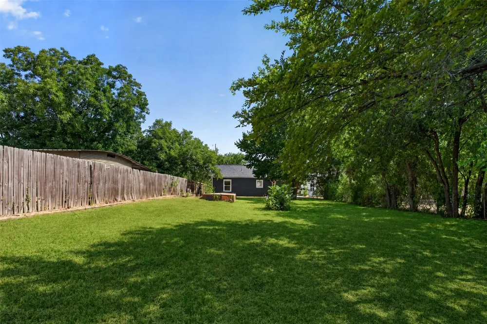805 Adkins Street Bowie, TX 76230