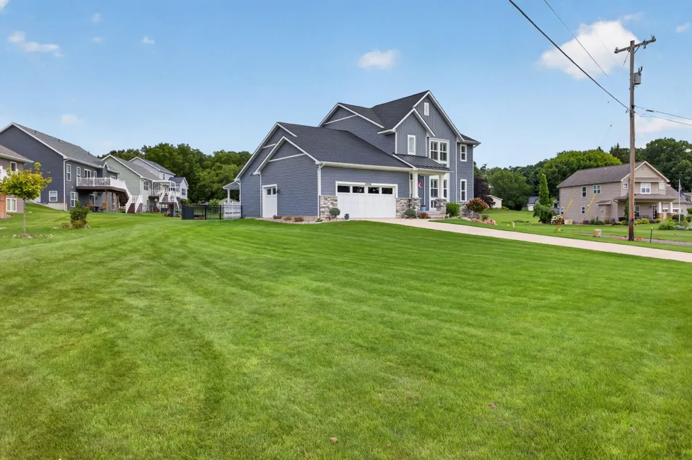 2869 Bartlett Road Pleasant Lake, MI 49272