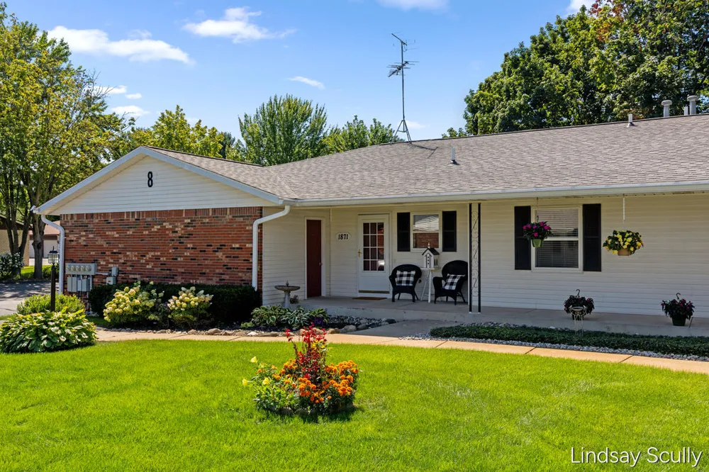 1871 E Elizabeth Lane Jenison, MI 49428