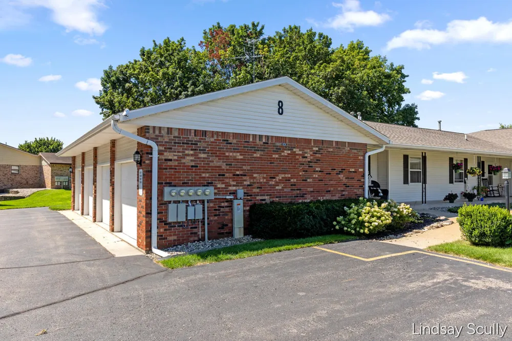 1871 E Elizabeth Lane Jenison, MI 49428