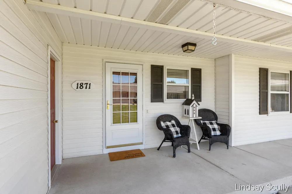 1871 E Elizabeth Lane Jenison, MI 49428