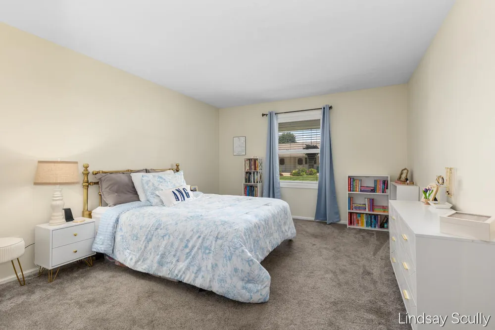 1871 E Elizabeth Lane Jenison, MI 49428