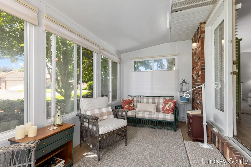 1871 E Elizabeth Lane Jenison, MI 49428