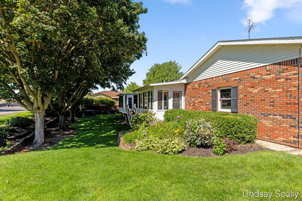 1871 E Elizabeth Lane Jenison, MI 49428