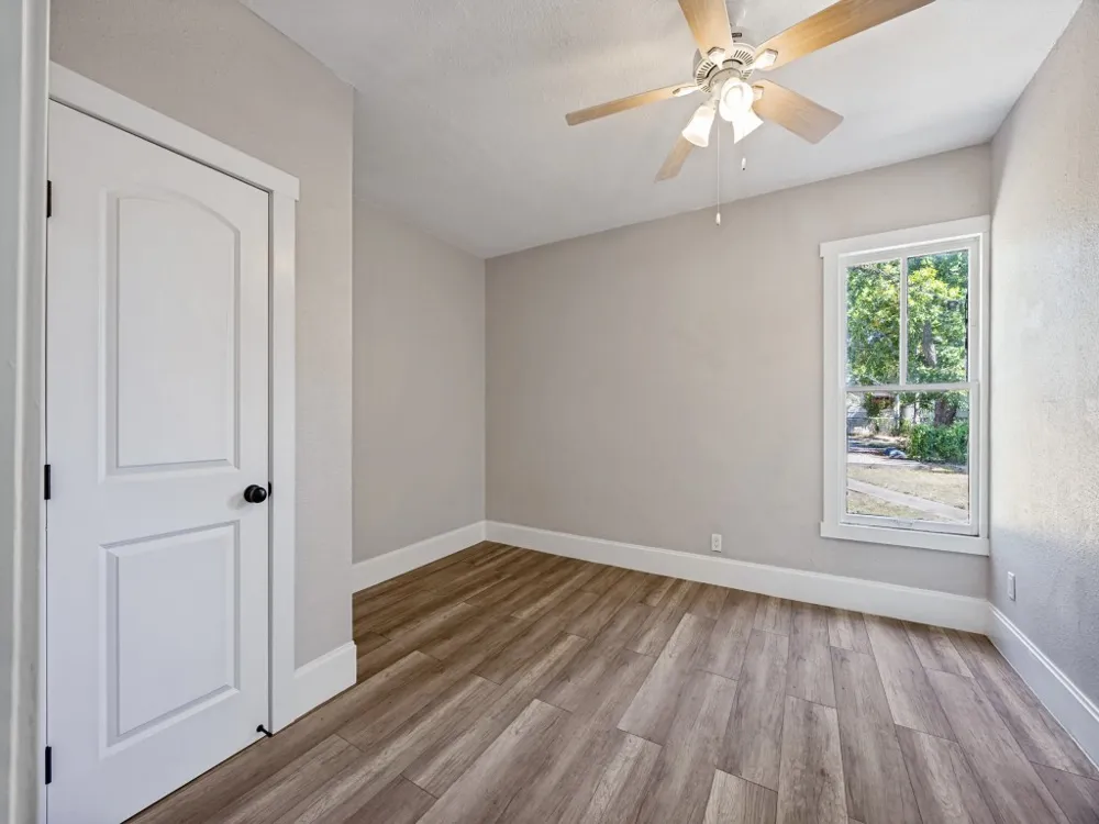 917 W Sears Street Denison, TX 75020