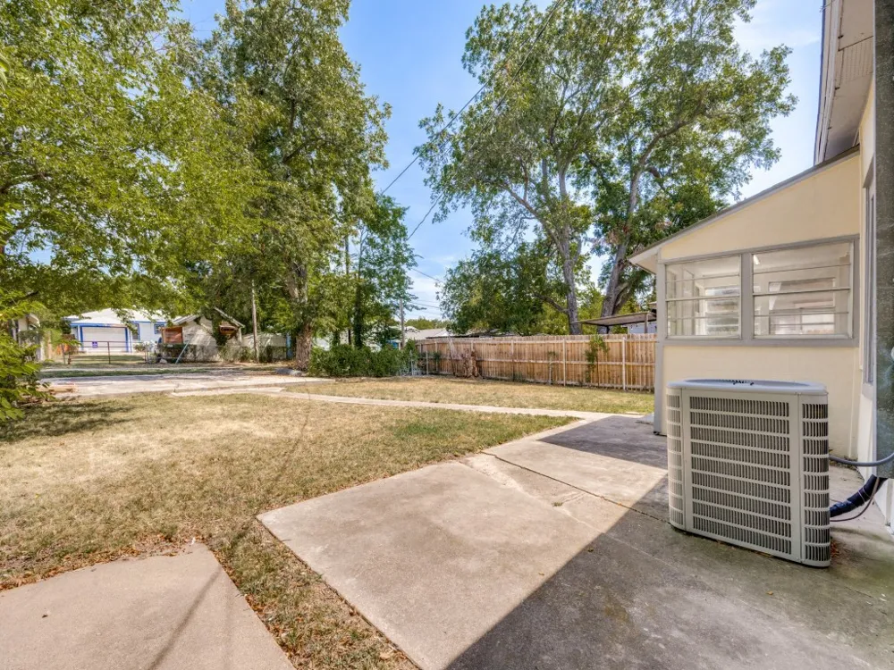 917 W Sears Street Denison, TX 75020