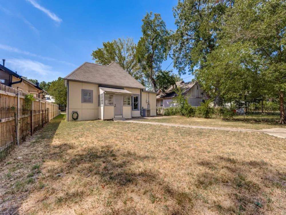 917 W Sears Street Denison, TX 75020