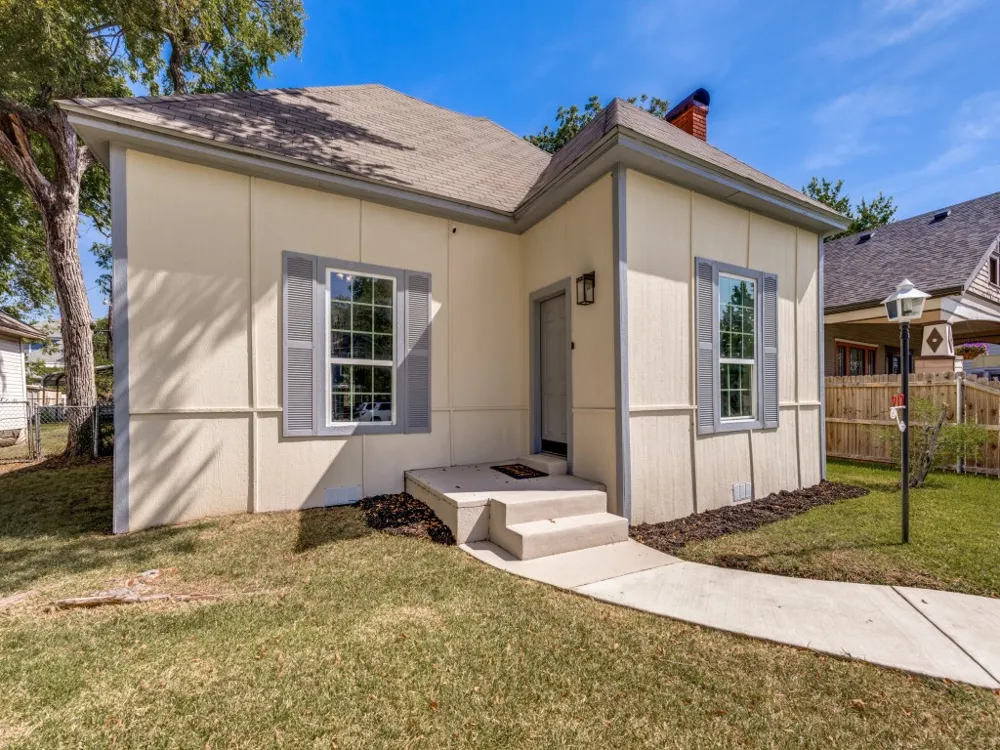 917 W Sears Street Denison, TX 75020