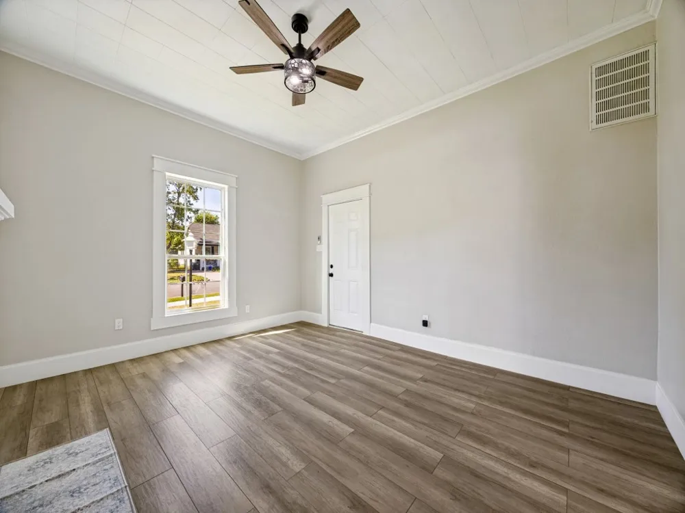 917 W Sears Street Denison, TX 75020
