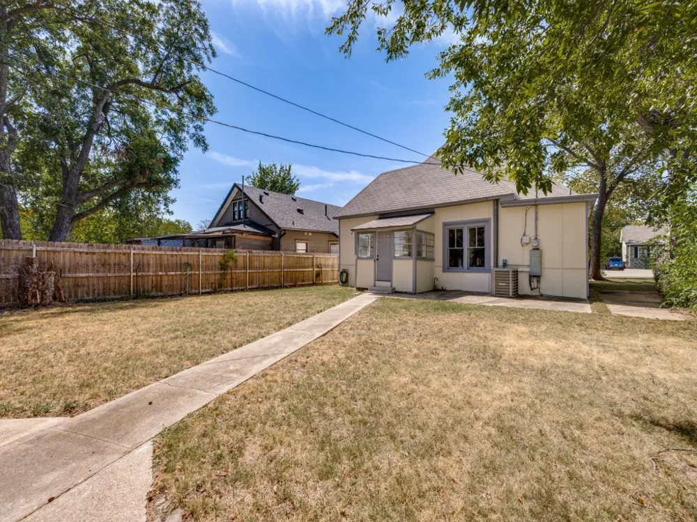 917 W Sears Street Denison, TX 75020