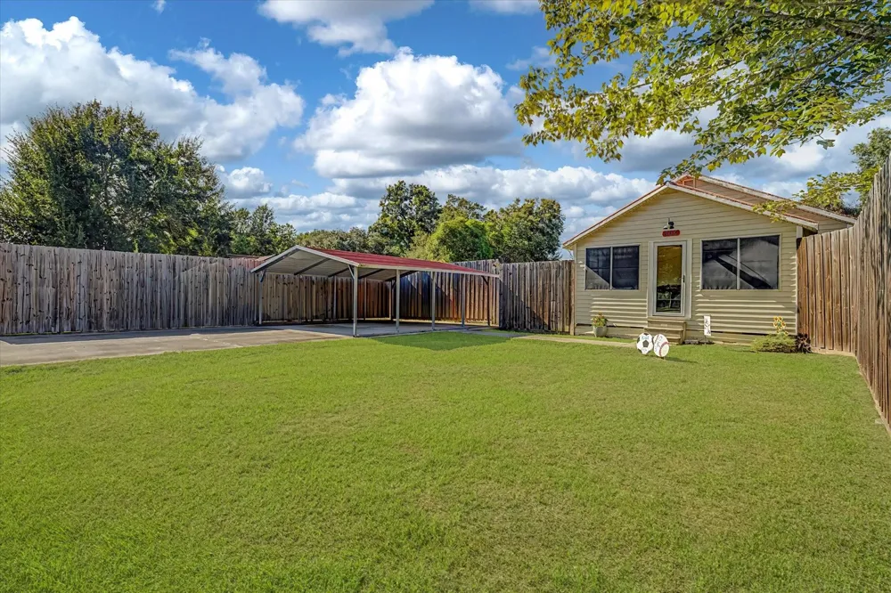 805 Trinity Street Anahuac, TX 77514