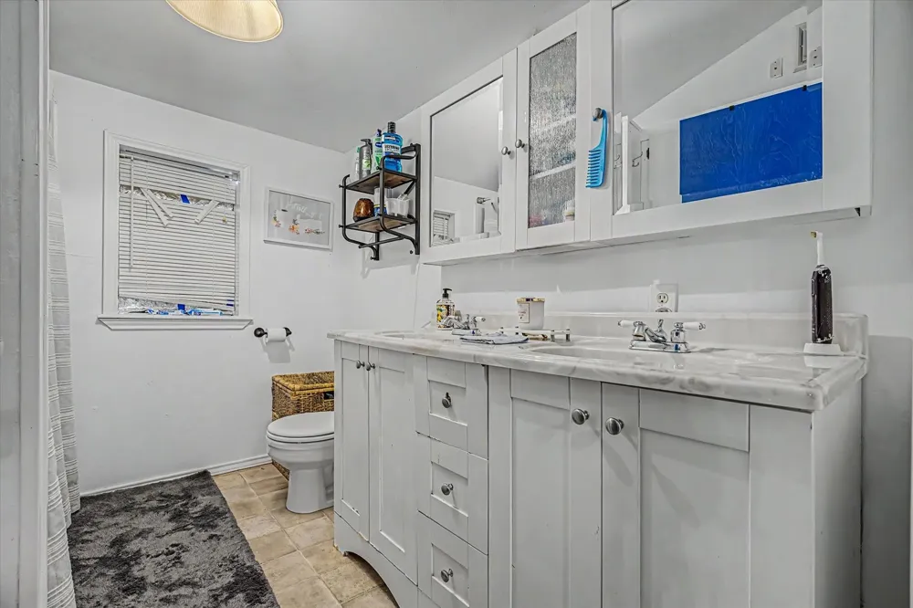 805 Trinity Street Anahuac, TX 77514