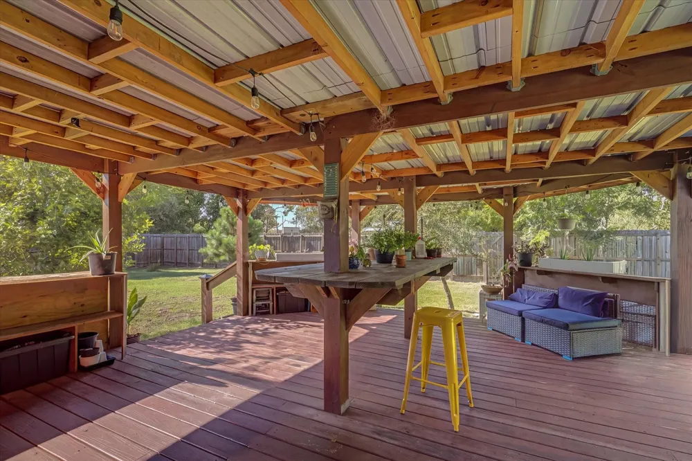 805 Trinity Street Anahuac, TX 77514