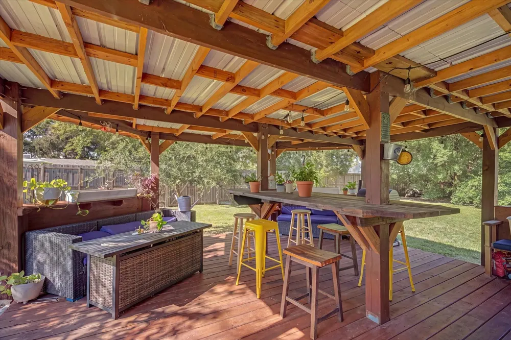 805 Trinity Street Anahuac, TX 77514