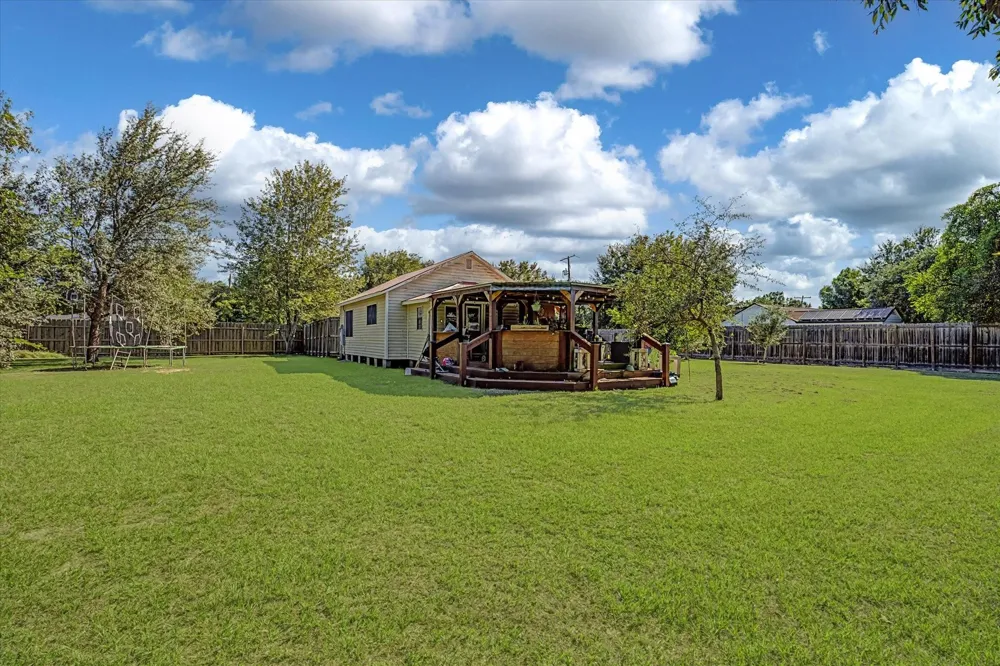 805 Trinity Street Anahuac, TX 77514
