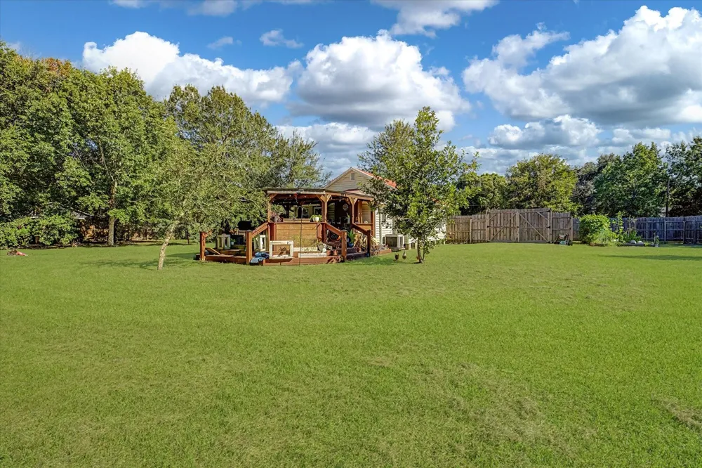 805 Trinity Street Anahuac, TX 77514