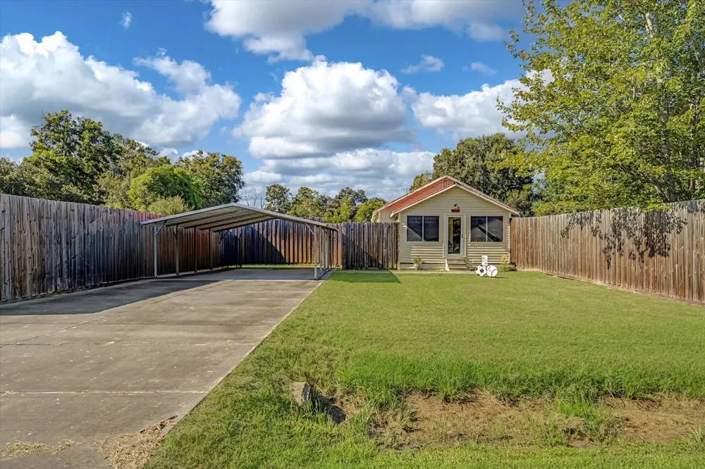 805 Trinity Street Anahuac, TX 77514