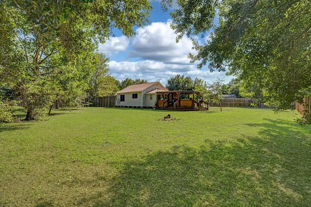 805 Trinity Street Anahuac, TX 77514
