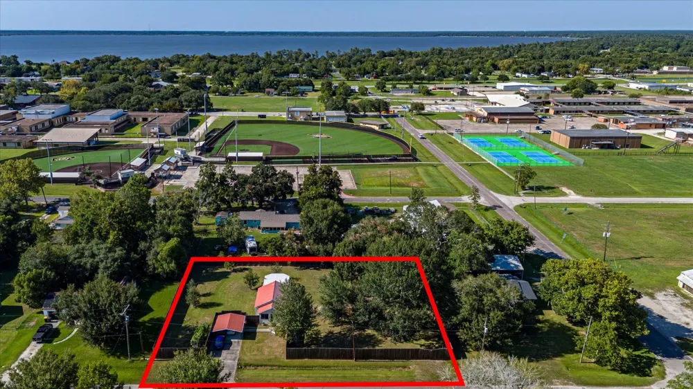 805 Trinity Street Anahuac, TX 77514