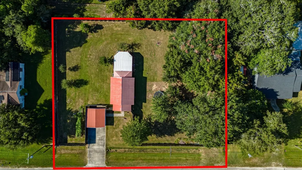 805 Trinity Street Anahuac, TX 77514