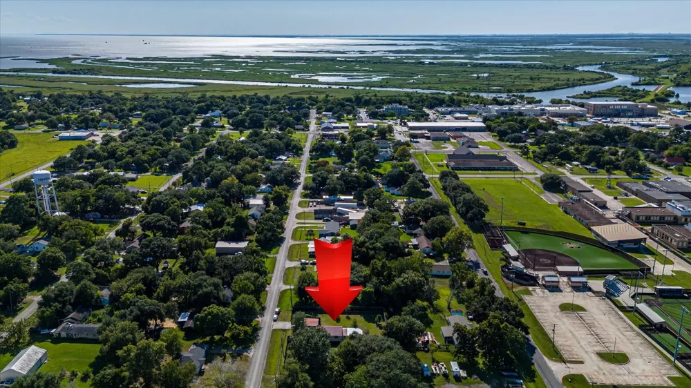805 Trinity Street Anahuac, TX 77514
