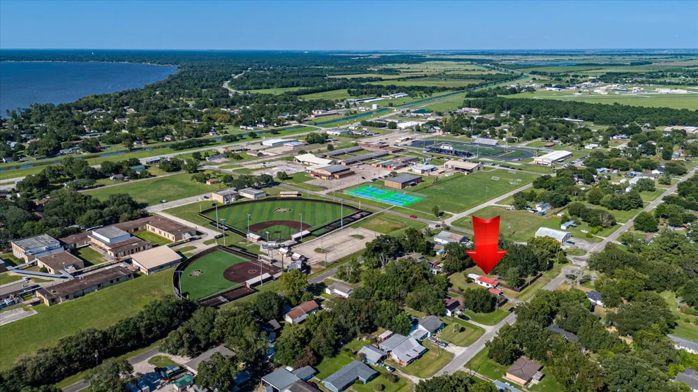 805 Trinity Street Anahuac, TX 77514