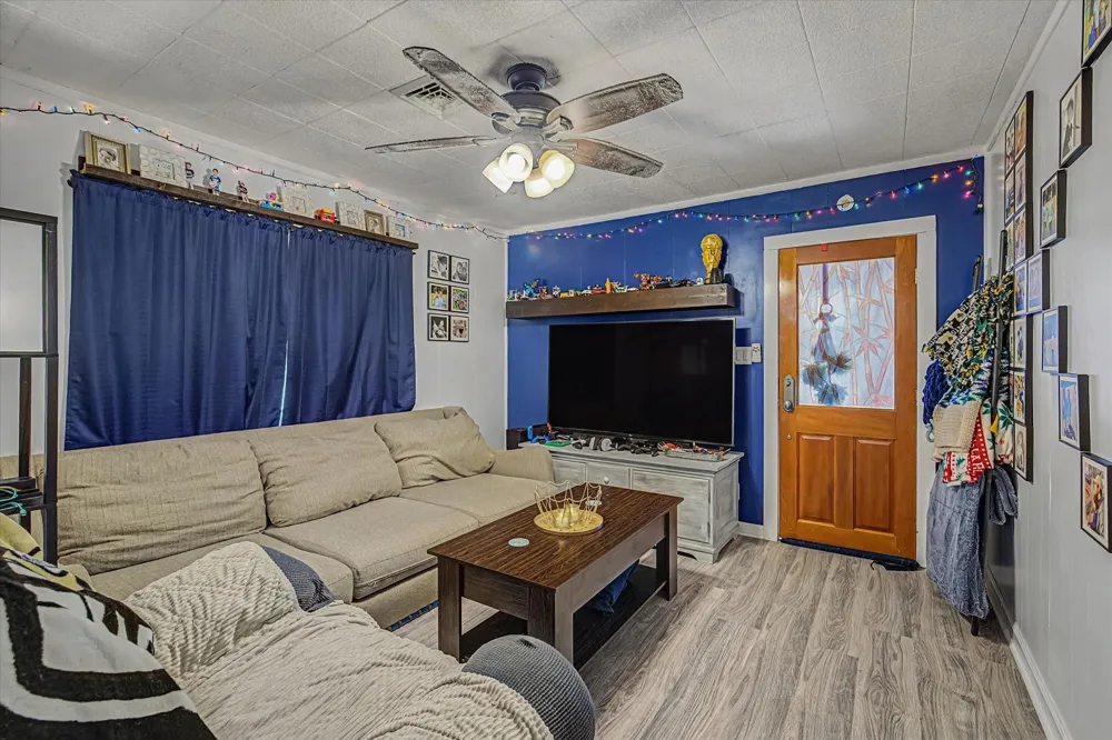 805 Trinity Street Anahuac, TX 77514