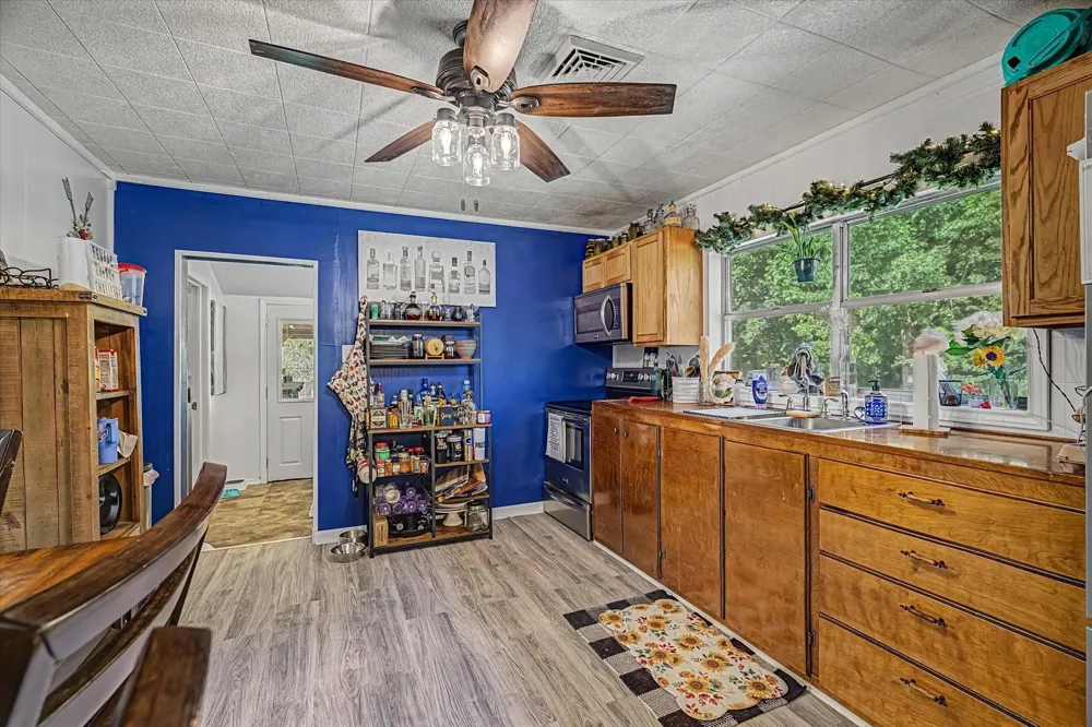 805 Trinity Street Anahuac, TX 77514
