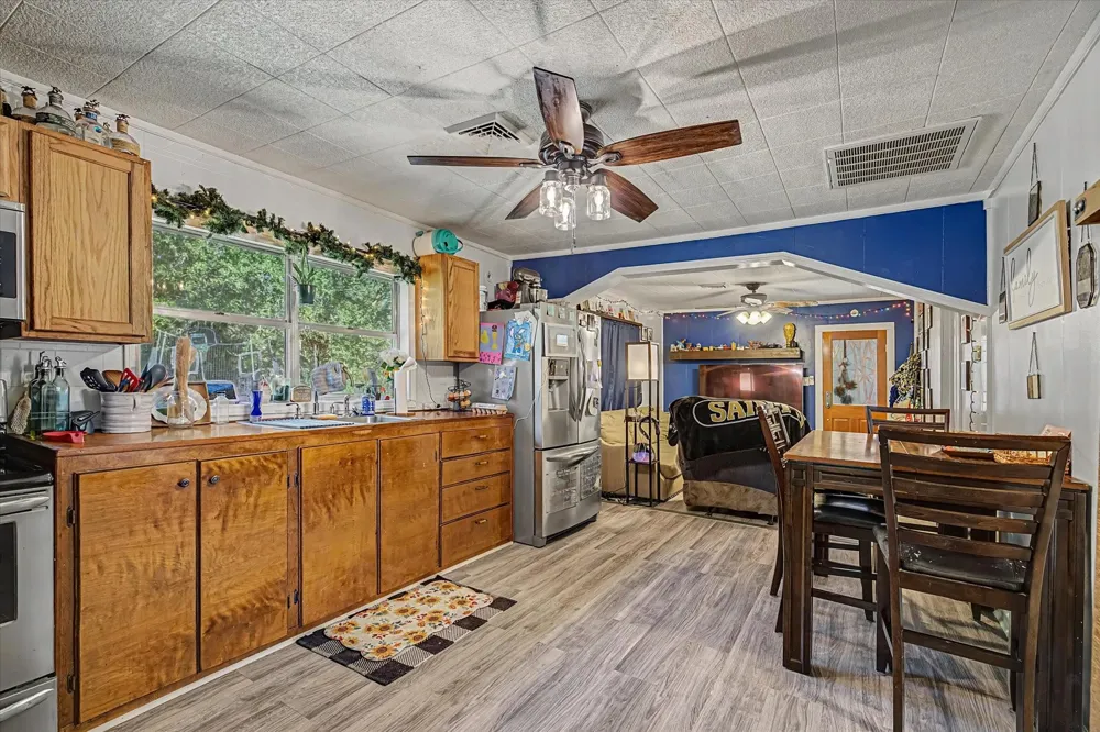 805 Trinity Street Anahuac, TX 77514