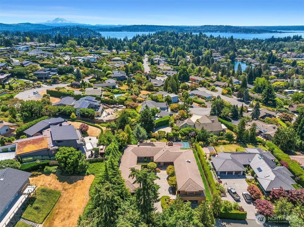 8635 NE 19th Place Clyde Hill, WA 98004