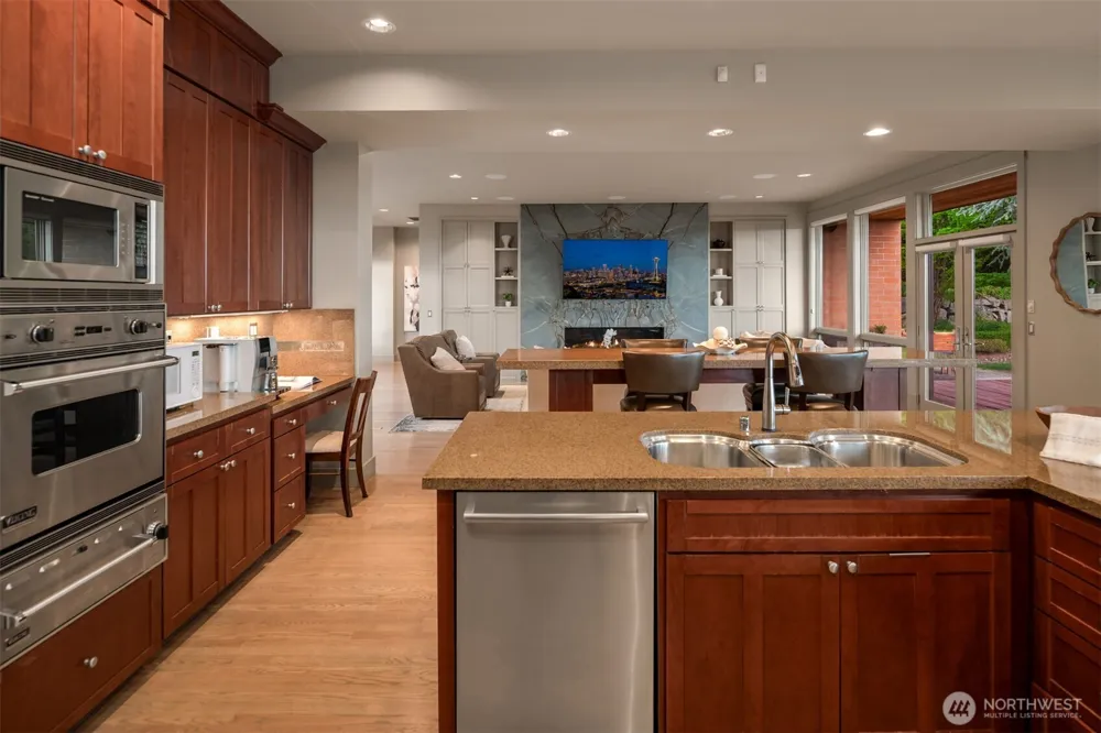 8635 NE 19th Place Clyde Hill, WA 98004