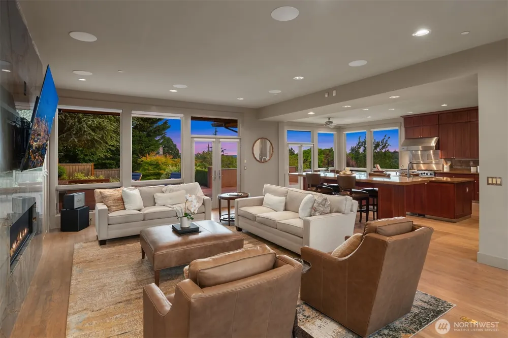8635 NE 19th Place Clyde Hill, WA 98004
