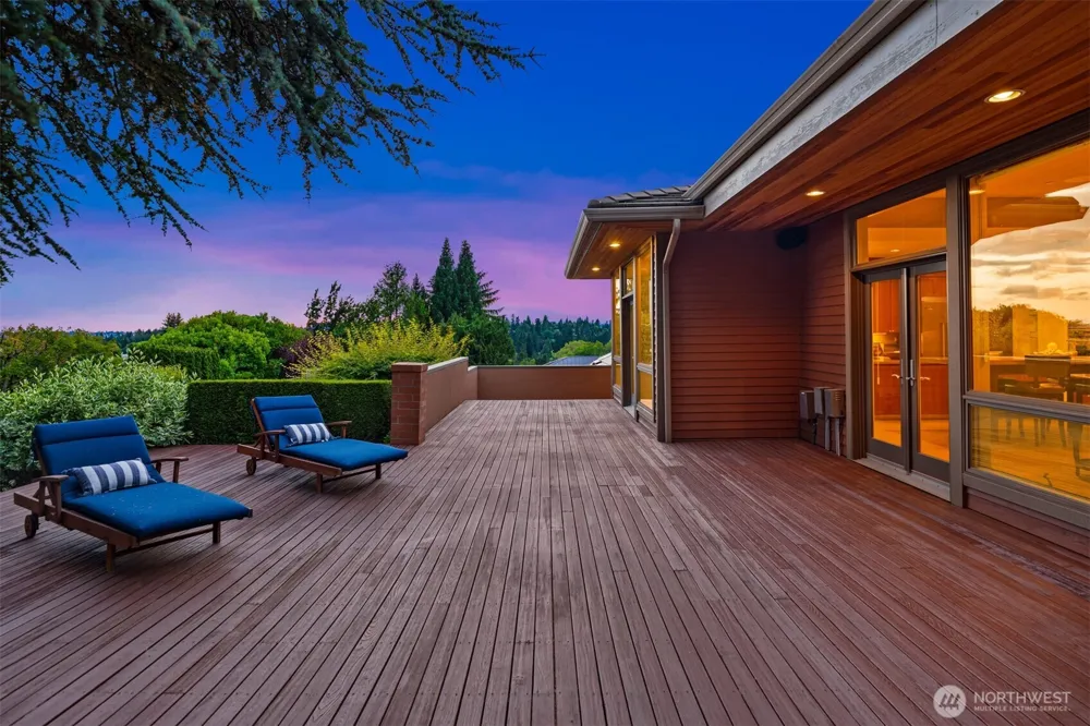8635 NE 19th Place Clyde Hill, WA 98004