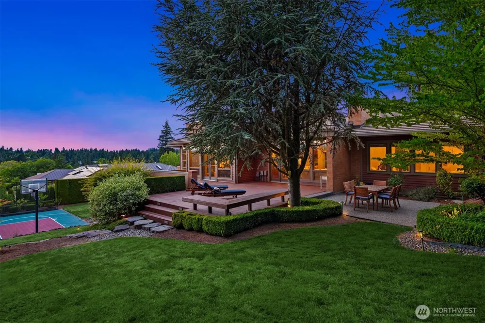 8635 NE 19th Place Clyde Hill, WA 98004