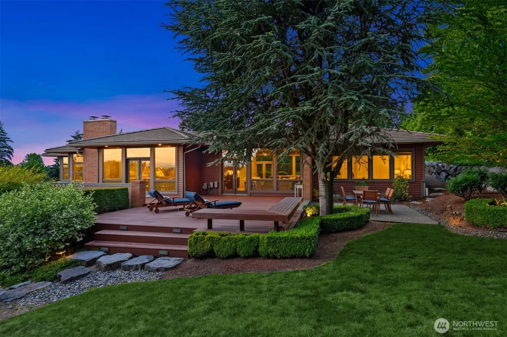 8635 NE 19th Place Clyde Hill, WA 98004