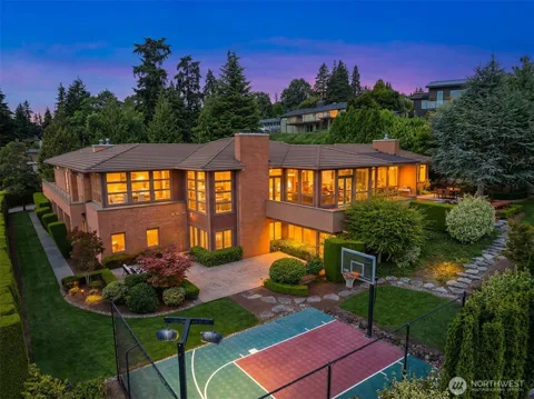 8635 NE 19th Place