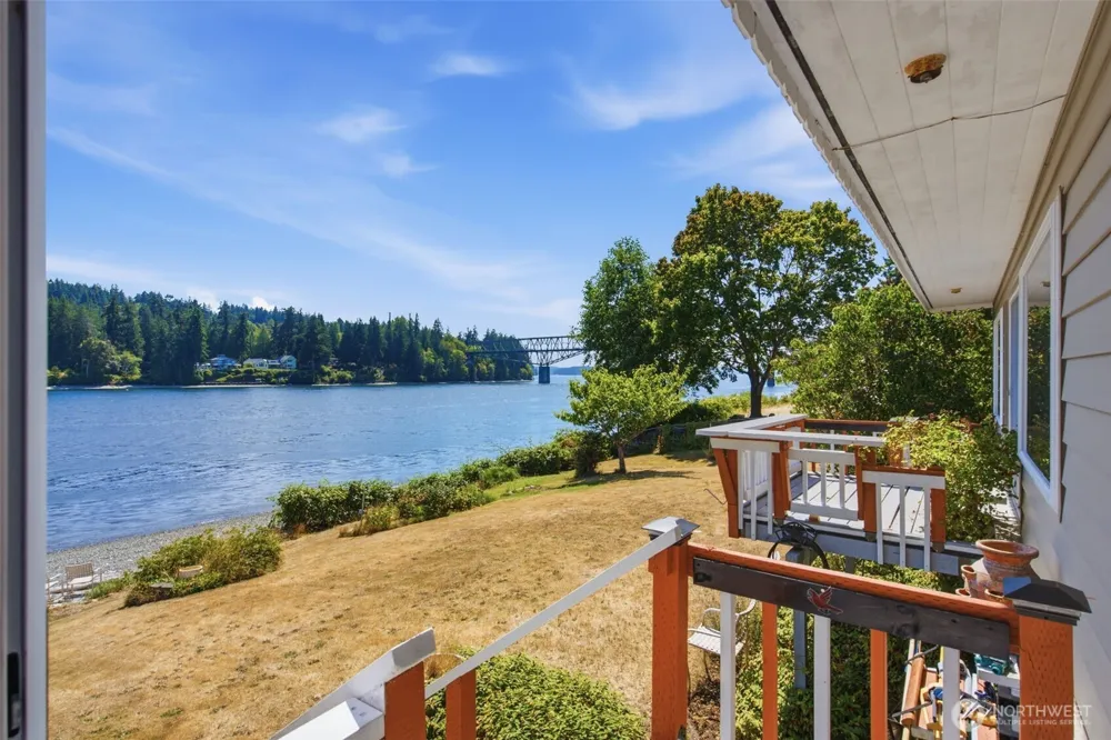 6337 NE Balzow Road Suquamish, WA 98392