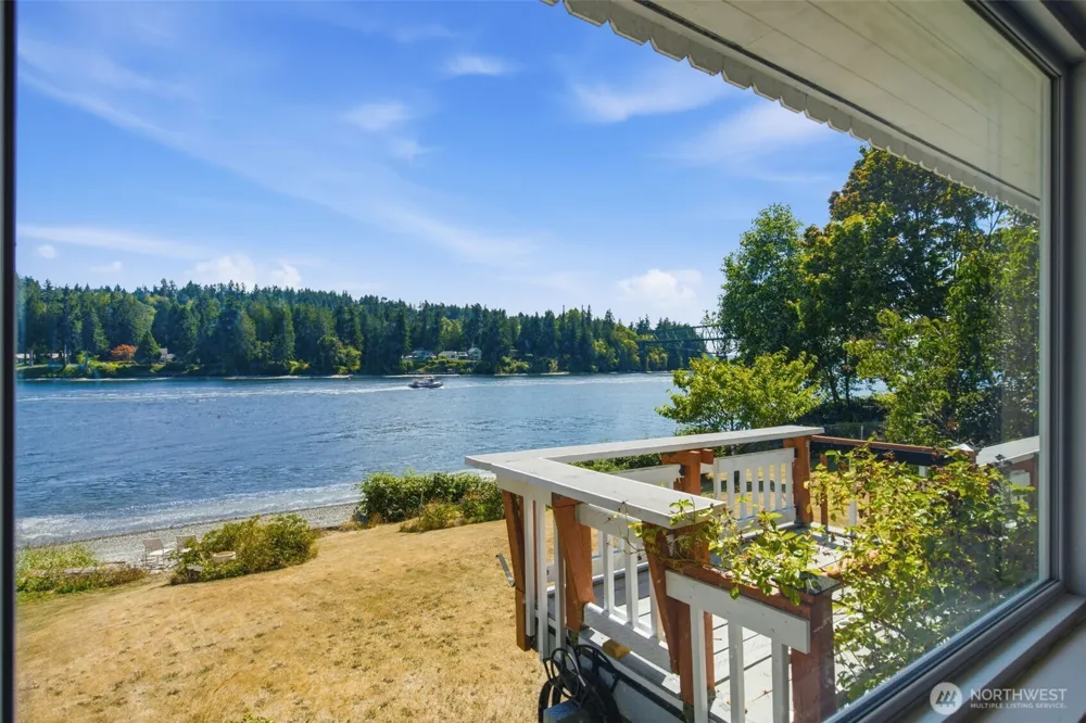 6337 NE Balzow Road Suquamish, WA 98392