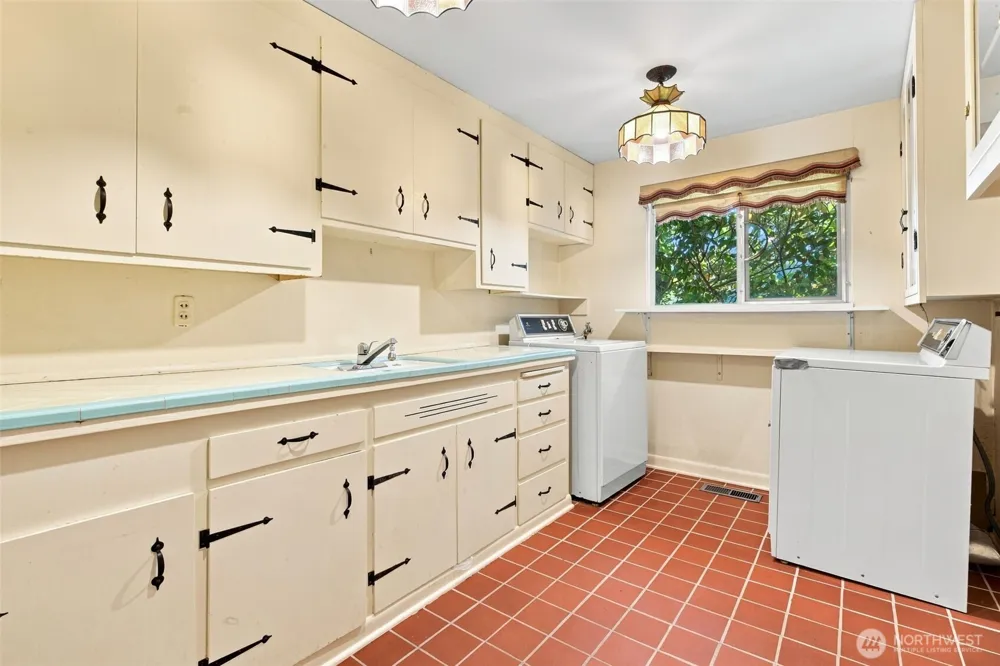 6337 NE Balzow Road Suquamish, WA 98392
