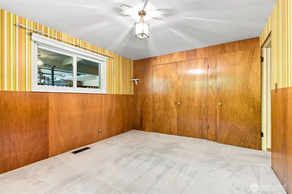 6337 NE Balzow Road Suquamish, WA 98392
