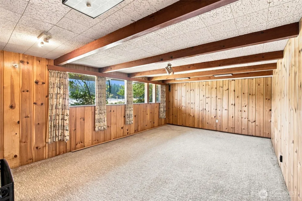 6337 NE Balzow Road Suquamish, WA 98392
