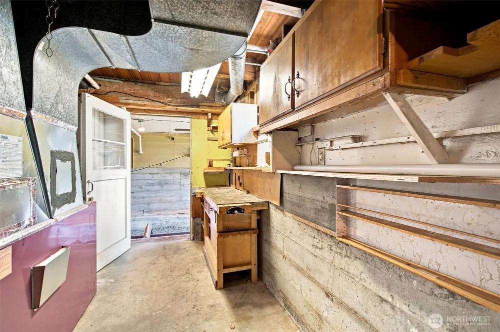 6337 NE Balzow Road Suquamish, WA 98392