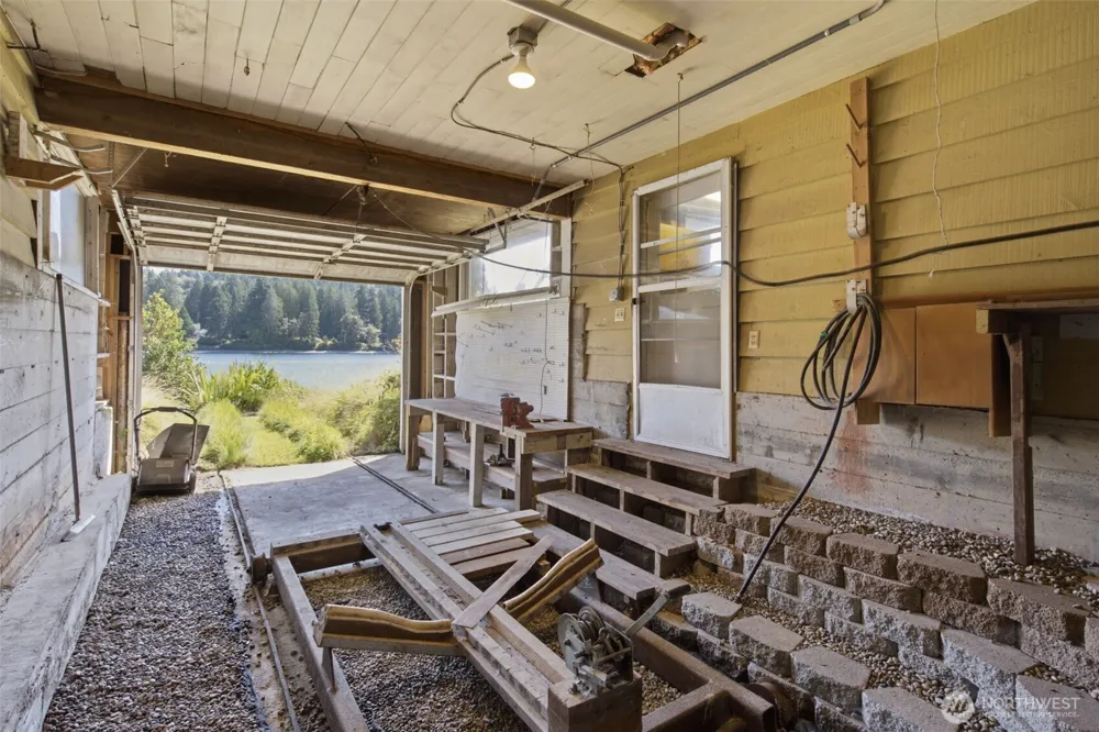 6337 NE Balzow Road Suquamish, WA 98392