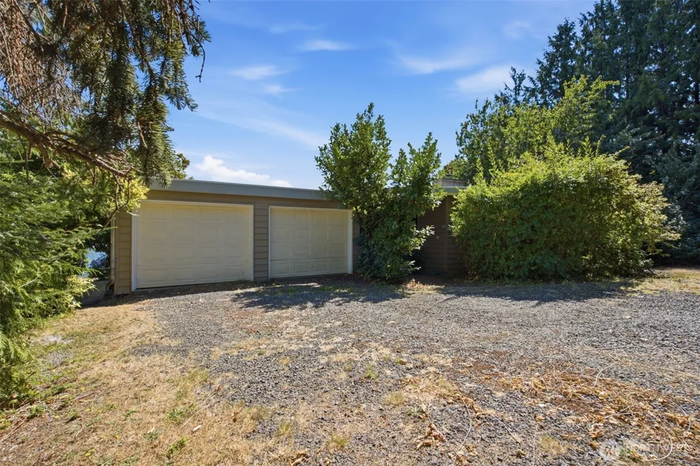 6337 NE Balzow Road Suquamish, WA 98392