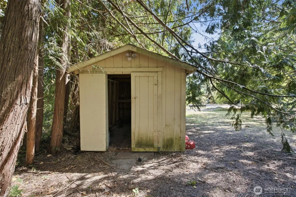 6337 NE Balzow Road Suquamish, WA 98392