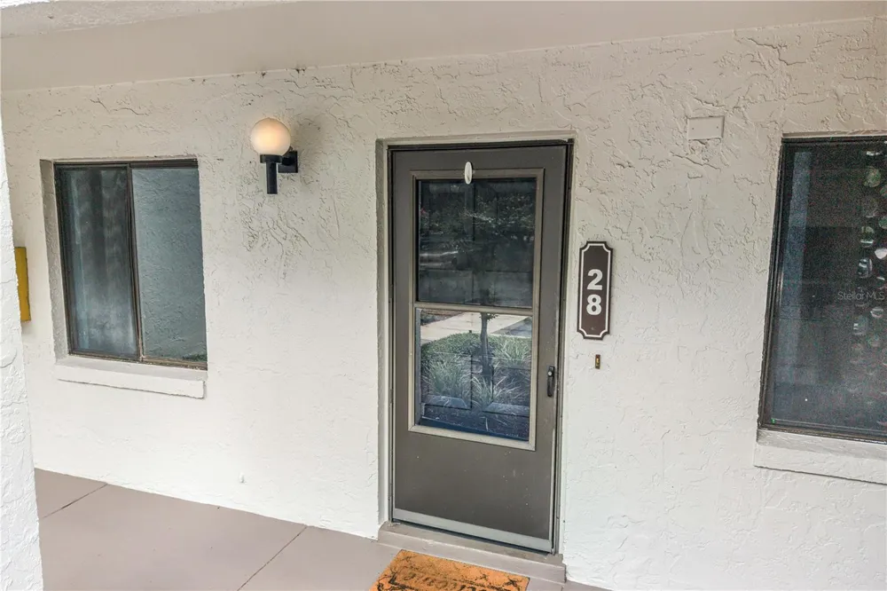 4 ESCONDIDO CIRCLE #28 Altamonte Springs, FL 32701