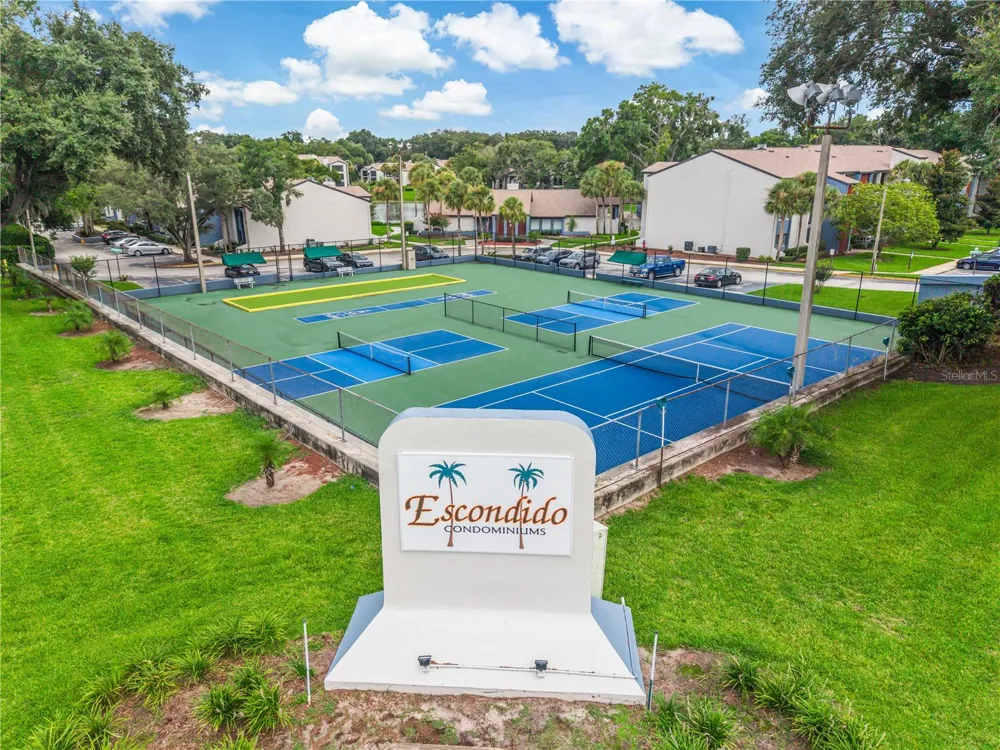 4 ESCONDIDO CIRCLE #28 Altamonte Springs, FL 32701