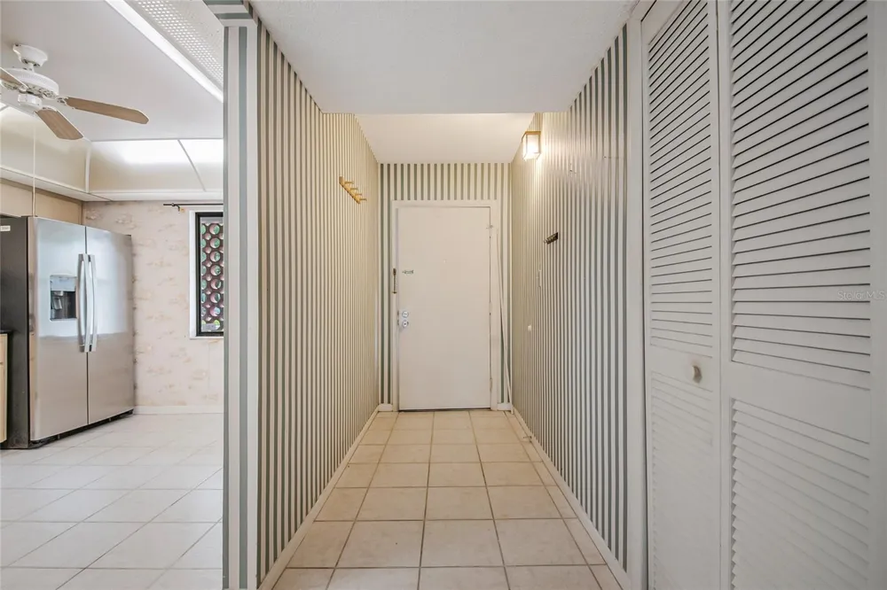 4 ESCONDIDO CIRCLE #28 Altamonte Springs, FL 32701