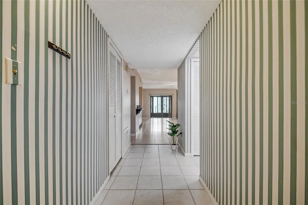 4 ESCONDIDO CIRCLE #28 Altamonte Springs, FL 32701